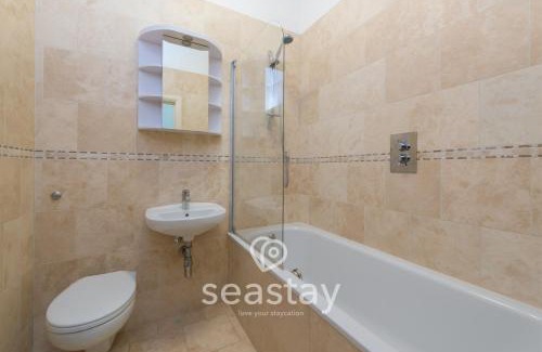 Broadstairs Apartment | East Cliff Sea View Inc Parking & Garden