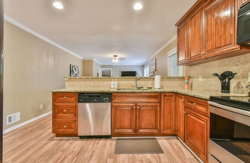 East Cobb House | East Cobb Newly Renovated Oasis! 10 min from the Battery and Sports Complex!
