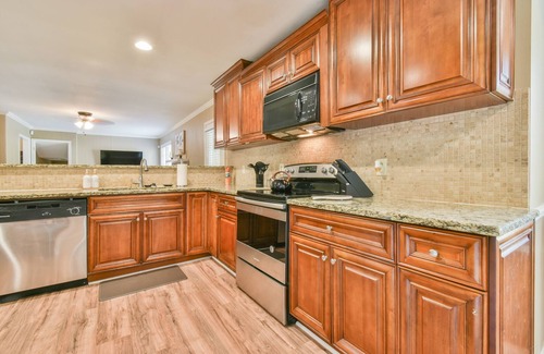 East Cobb House | East Cobb Newly Renovated Oasis! 10 min from the Battery and Sports Complex!