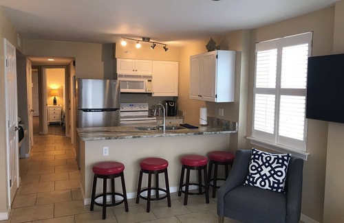 Gulf Shores Condo | EAST CORNER CONDO DIRECT GULF VIEW/2 BEDROOM & 2 BATH/CLOSE 2 PIER