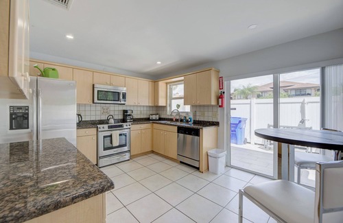 Coral Ridge House | East corner Two Bedrooms townhouse at 1 mile from the beach