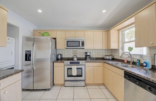 Coral Ridge House | East corner Two Bedrooms townhouse at 1 mile from the beach
