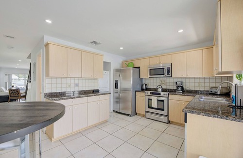 Coral Ridge House | East corner Two Bedrooms townhouse at 1 mile from the beach