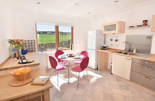 Balloch Cottage | EAST COTTAGE, pet friendly, with a garden in Cawdor