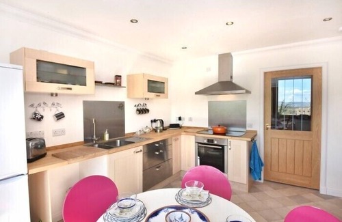 Balloch Cottage | EAST COTTAGE, pet friendly, with a garden in Cawdor