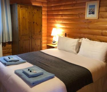 Boscundle House | East Crinnis Log Cabin