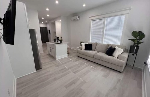 Greater East End House | East Downtown Pied-à-terre Unit #1