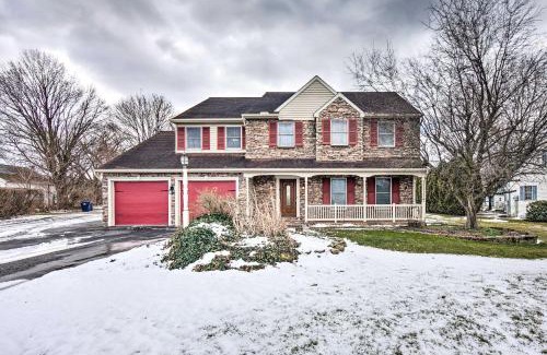 East Earl House | East Earl Retreat with Hot Tub Less Than 4 Mi to Town!