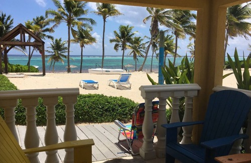 Colliers Bay House | East End Beach House
