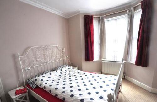 Canning Town Apartment | East End London Garden Flat