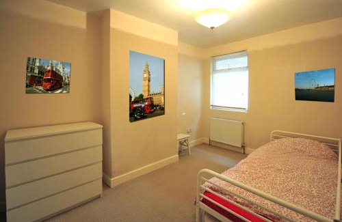 Canning Town Apartment | East End London Garden Flat