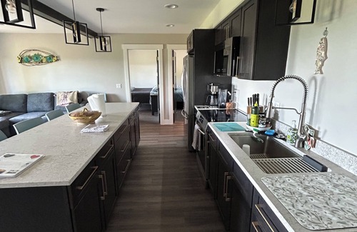 Homer Apartment | East End Swell - NEW- DOWNSTAIRS Retreat with Ocean, Mountain & Glacier Views