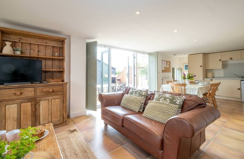 Saxmundham Cottage | East Green Farm Cottages - The Dairy - sleeps 6 guests in 3 bedrooms