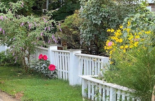 Springs Cottage | East Hampton/Springs Cottage- minutes walk to sea