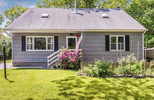 Springs House | East Hampton Vacation Home, Walk To Bay Beaches, Sleeps 8