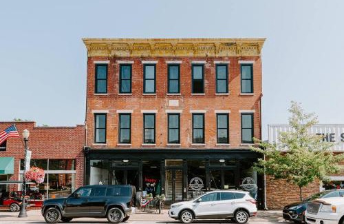 Madison Apartment | East Main Lofts - Coastal 201