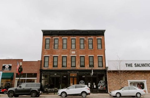 Madison Apartment | East Main Lofts - Minimalist 302