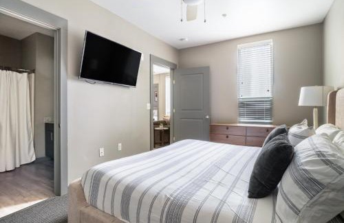 University District Apartment | East Memphis University District Apartments by Barsala
