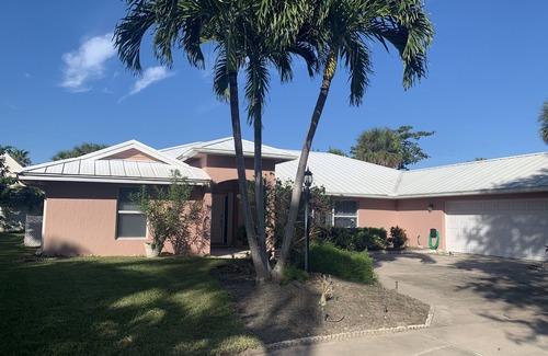 South Beach House | East of A1A, pool, steps from beach, pet friendly, South Beach