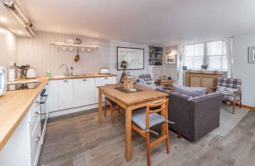 St Monans Apartment | East Pier View- stunning shorefront home