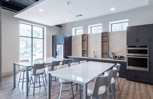 Lower East Side Apartment | East Side Luxury 1BR Apt - Near Brady St with Balcony and Lounge