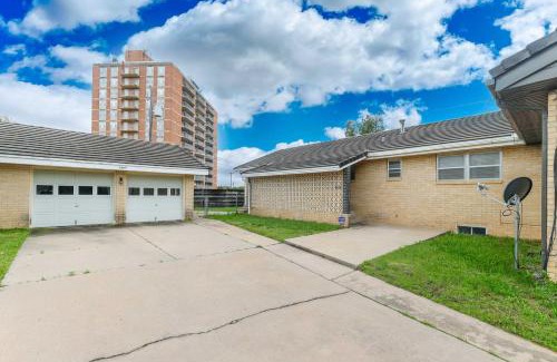 Wichita House | East Side Oasis 3BR 2 BA Coffee 5Min to Town East
