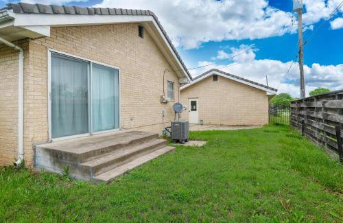 Wichita House | East Side Oasis 3BR 2 BA Coffee 5Min to Town East