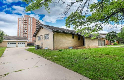 Wichita House | East Side Oasis 3BR 2 BA Coffee 5Min to Town East
