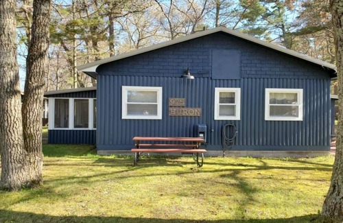 East Tawas House | East Tawas City - 3 Bedroom Rustic Cabin w/ Lake Huron Views (Poplar - Sleeps 6)