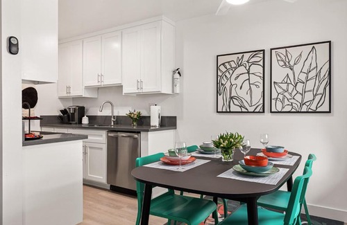 East Village Apartment | East Village Arts District, King Suite with Sofa Bed NRP23-01221