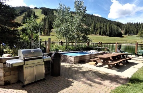 East Village at Copper Condo | East Village Walk To Super Bee Lift Restaurants and Shops Hot Tub Access