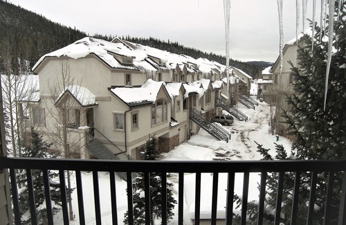 East Village at Copper Condo | East Village Walk To Super Bee Lift Restaurants and Shops Hot Tub Access