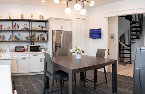 Georgetown House | East + West 2-SUITES 🕊️ Bleubird Studio + Suites -Art Yoga Boutique Stay