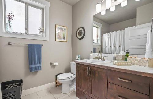 Nampa House | Easter Peak