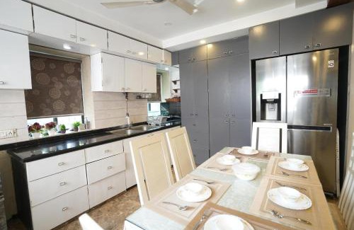 Behala Apartment | Eastern Elegance by JadeCaps3BHKAlipore