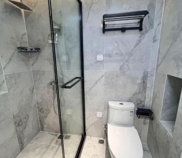 Huangpu Apartment | Eastern Hub - Three Bedroom Apt in Xintiandi, 50m from Metro, Many Shops and Malls Surrounded