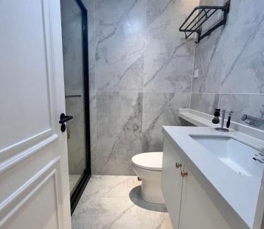 Huangpu Apartment | Eastern Hub - Three Bedroom Apt in Xintiandi, 50m from Metro, Many Shops and Malls Surrounded