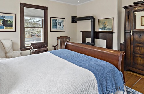 Eastham Apartment | Eastham Carriage House Retreat - The Captain's Room
