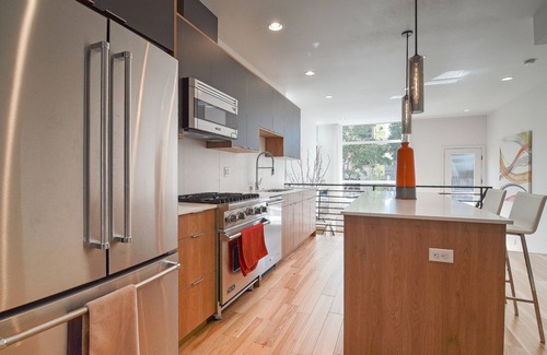 Capitol Hill House | Eastlake Modern Townhome - Space Needle/Downtown/Lake Union View + Parking