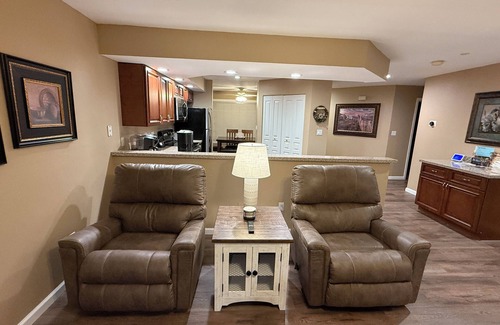 Table Rock Condo | EastRidge Hideaway ~ Remodeled 2 bed 2 bath Walk-in Condo