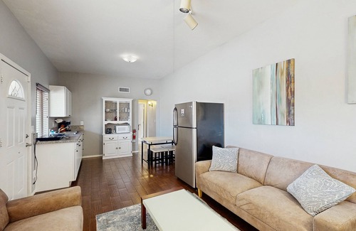 Tucson House | Eastside casita with free WiFi, central AC, private W/D, and kitchenette