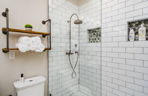 Eastside Promise Neighborhood House | Eastside Elegance | Close to DT l Pet Friendly