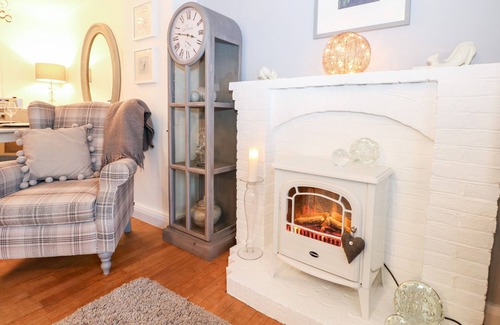 Maresfield House | EASTWOOD, romantic, character holiday cottage in Maresfield