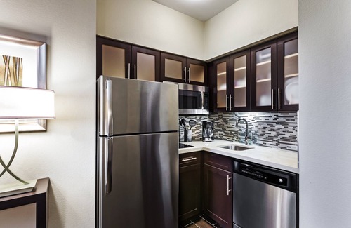 Fossil Creek Apartment | Easy Access to Convention Center | Outdoor Pool + Free Breakfast