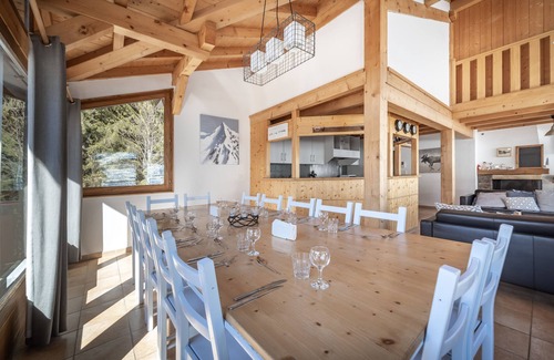 Les Prodains Ski Chalet | EASY ACCESS TO MOUNTAINS, ALL ENSUITE, STUNNING VIEWS, BRIGHT AND SPACIOUS