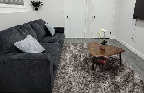 Saskatoon House | Easy access to Saskatoon downtown, Airport and Shaw Center