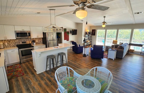St. George Island Cottage | Easy Beach Access - 2 FREE BIKE RENTALS INCLUDED WITH YOUR STAY!