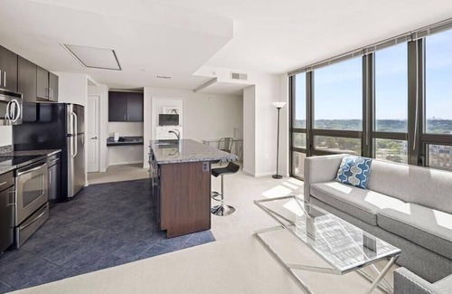 Pentagon City Apartment | Easy Downtown DC Access , 2BR w/Terrace + Gym