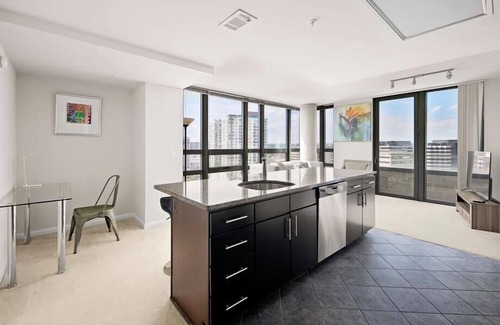 Pentagon City Apartment | Easy Downtown DC Access , 2BR w/Terrace + Gym