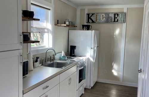 Social Circle Apartment | Easy drive to Covington square. Safe gated property.